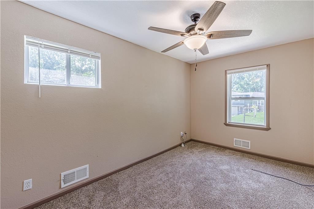 8602 E 84th Terrace — photo 12