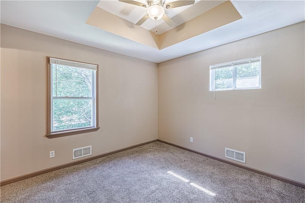 8602 E 84th Terrace — photo 13
