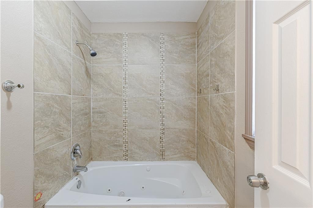 8602 E 84th Terrace — photo 16