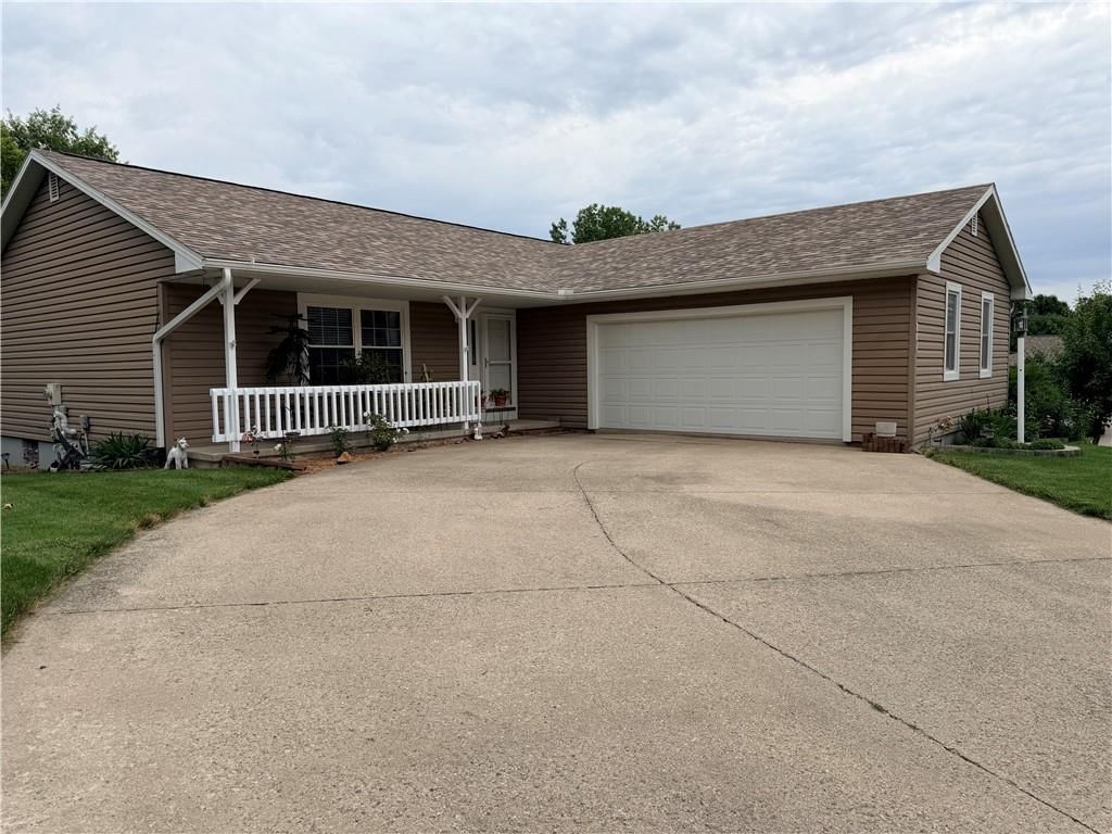804 BIRCHWOOD Circle — photo 1