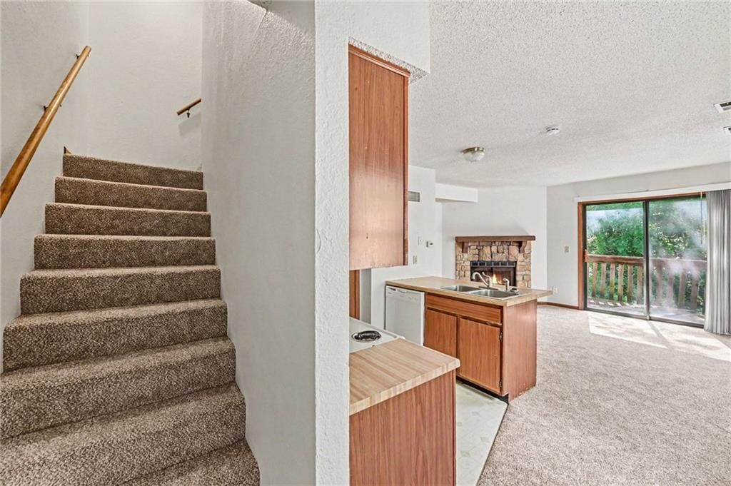 Photo 7 of 18 - 8213 & 8215 Everton Avenue, Kansas City, MO 64152
