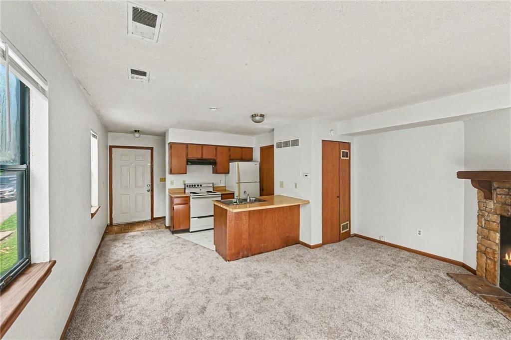 Photo 8 of 18 - 8213 & 8215 Everton Avenue, Kansas City, MO 64152