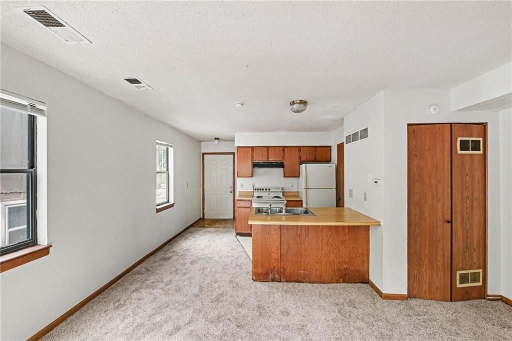 Photo 9 of 18 - 8213 & 8215 Everton Avenue, Kansas City, MO 64152