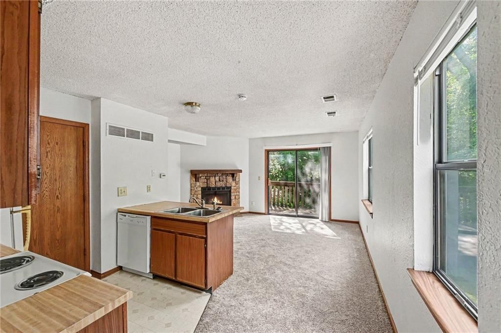 Photo 10 of 18 - 8213 & 8215 Everton Avenue, Kansas City, MO 64152
