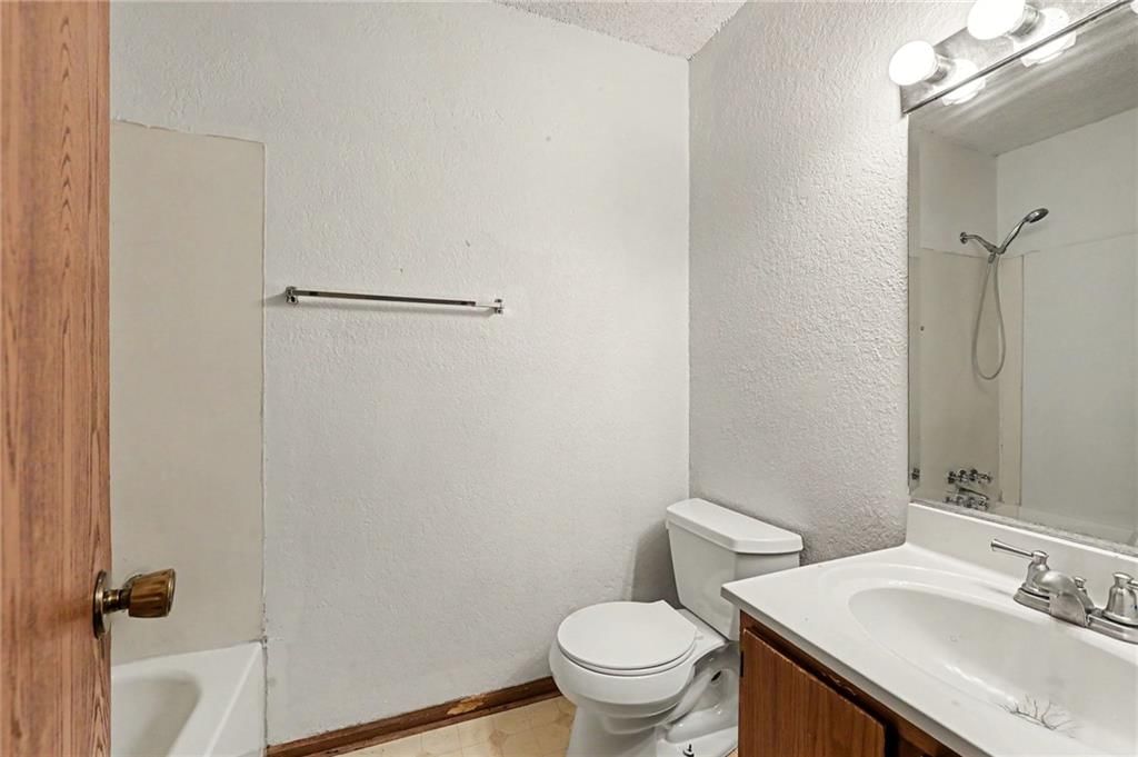 Photo 13 of 18 - 8213 & 8215 Everton Avenue, Kansas City, MO 64152