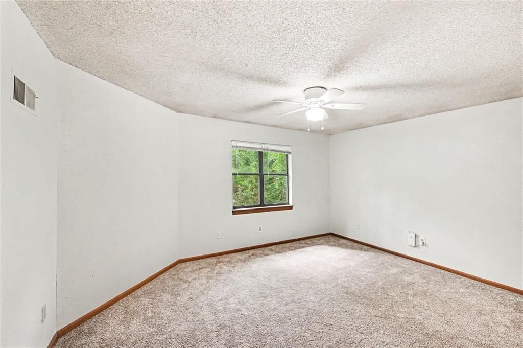 Photo 15 of 18 - 8213 & 8215 Everton Avenue, Kansas City, MO 64152