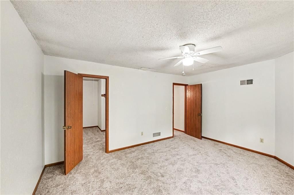 Photo 16 of 18 - 8213 & 8215 Everton Avenue, Kansas City, MO 64152