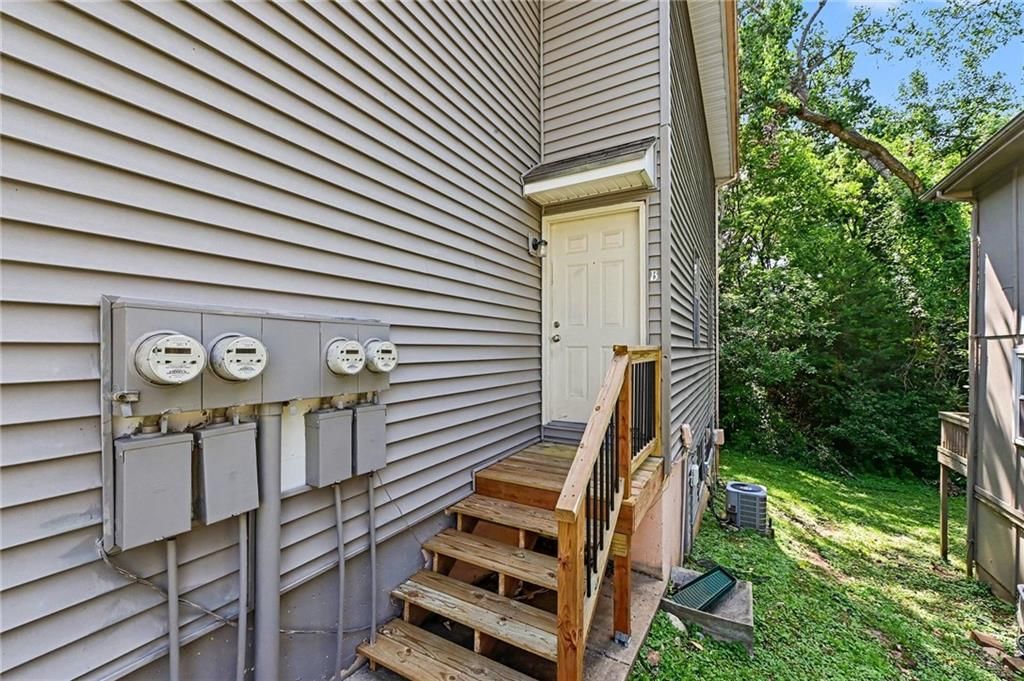 Photo 18 of 18 - 8213 & 8215 Everton Avenue, Kansas City, MO 64152