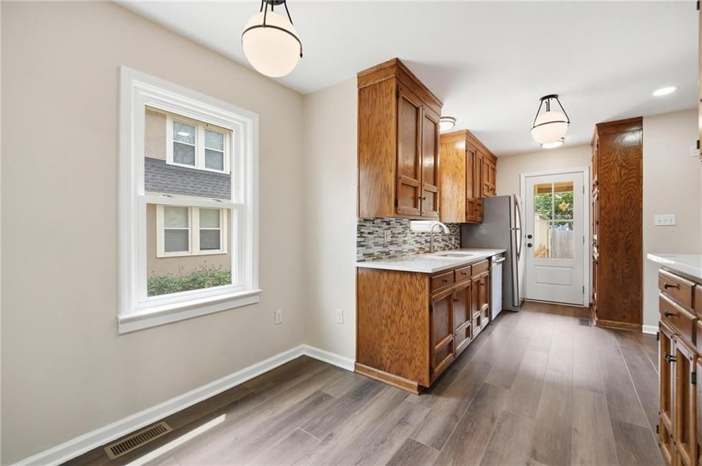 431 E 69th Terrace — photo 16