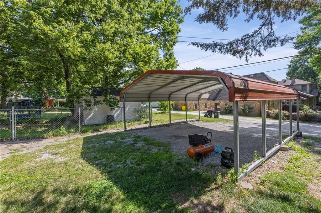 633 S Cedar Street — photo 47