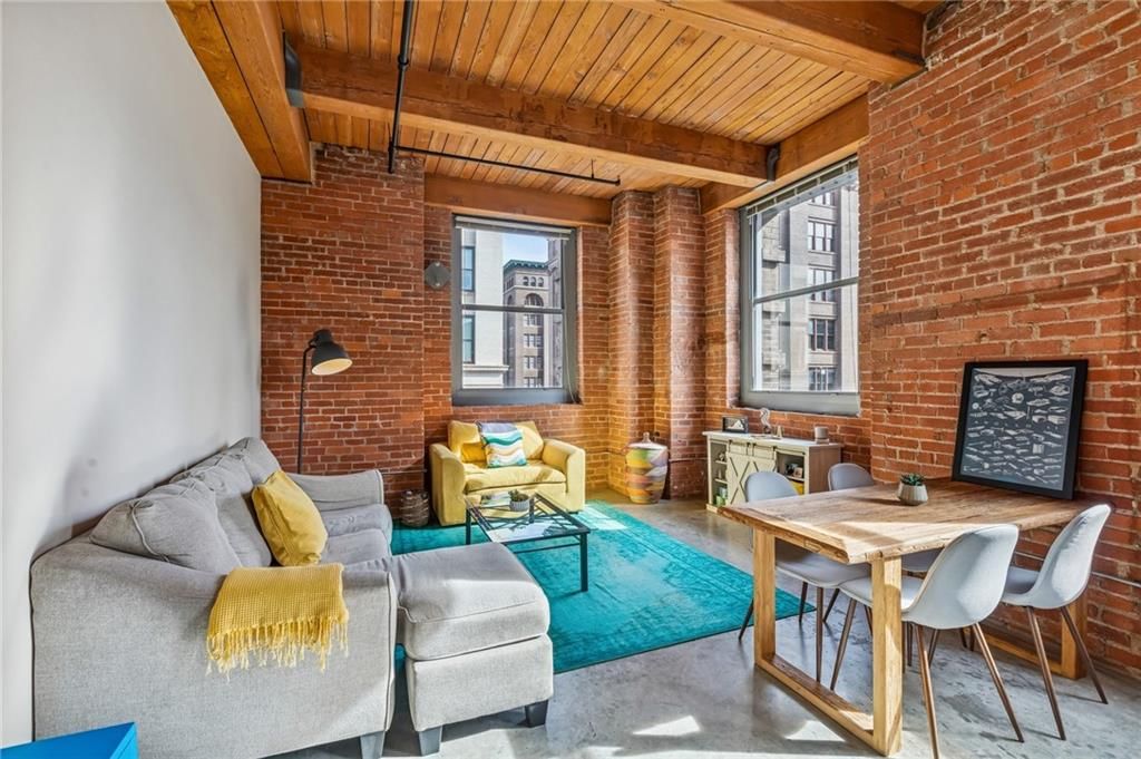 712 Broadway Boulevard — photo 1