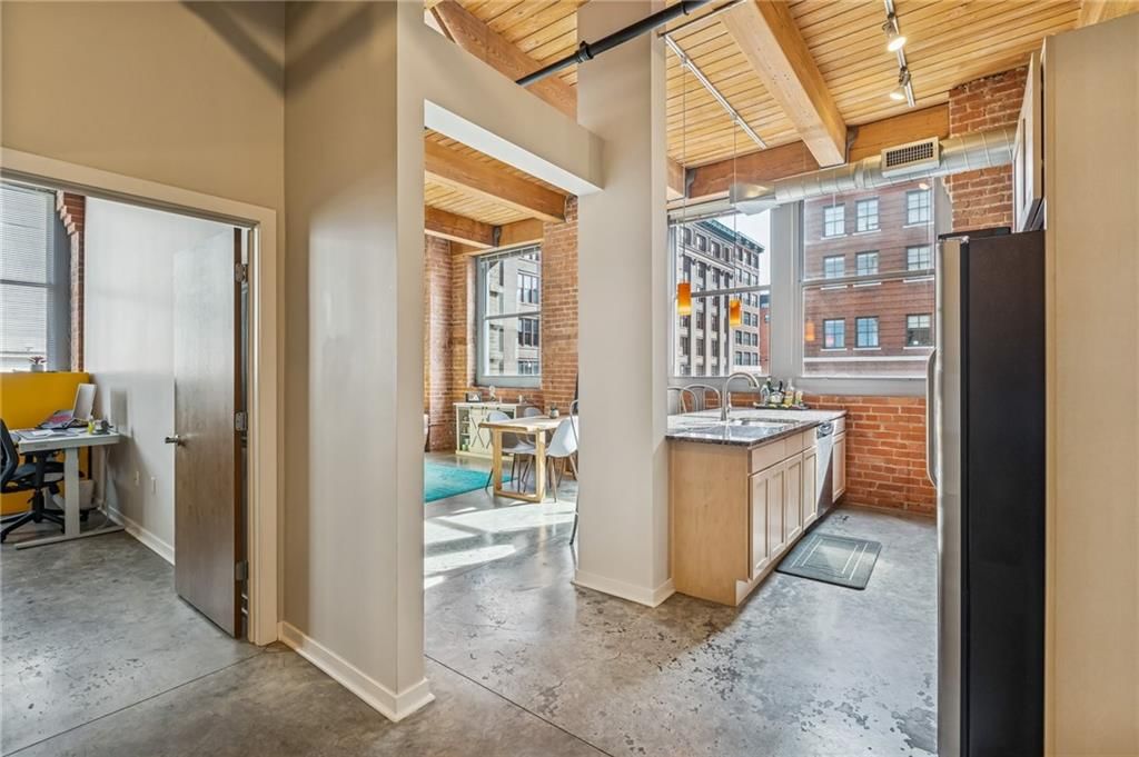 712 Broadway Boulevard — photo 10