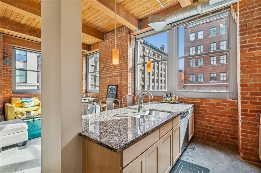 712 Broadway Boulevard — photo 13
