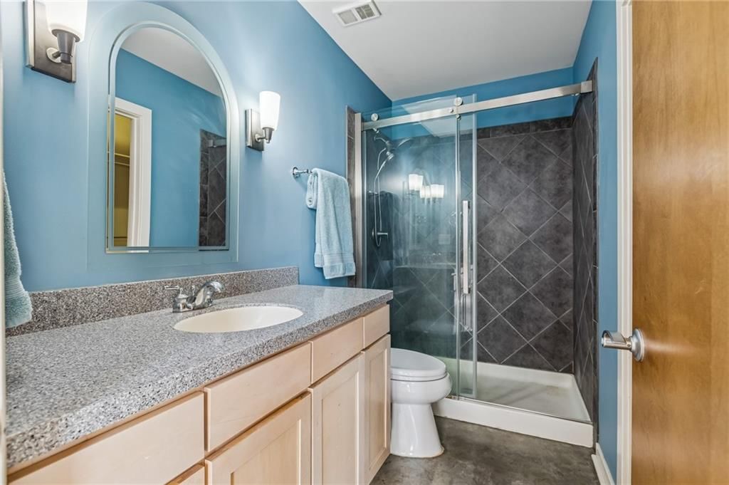 712 Broadway Boulevard — photo 22