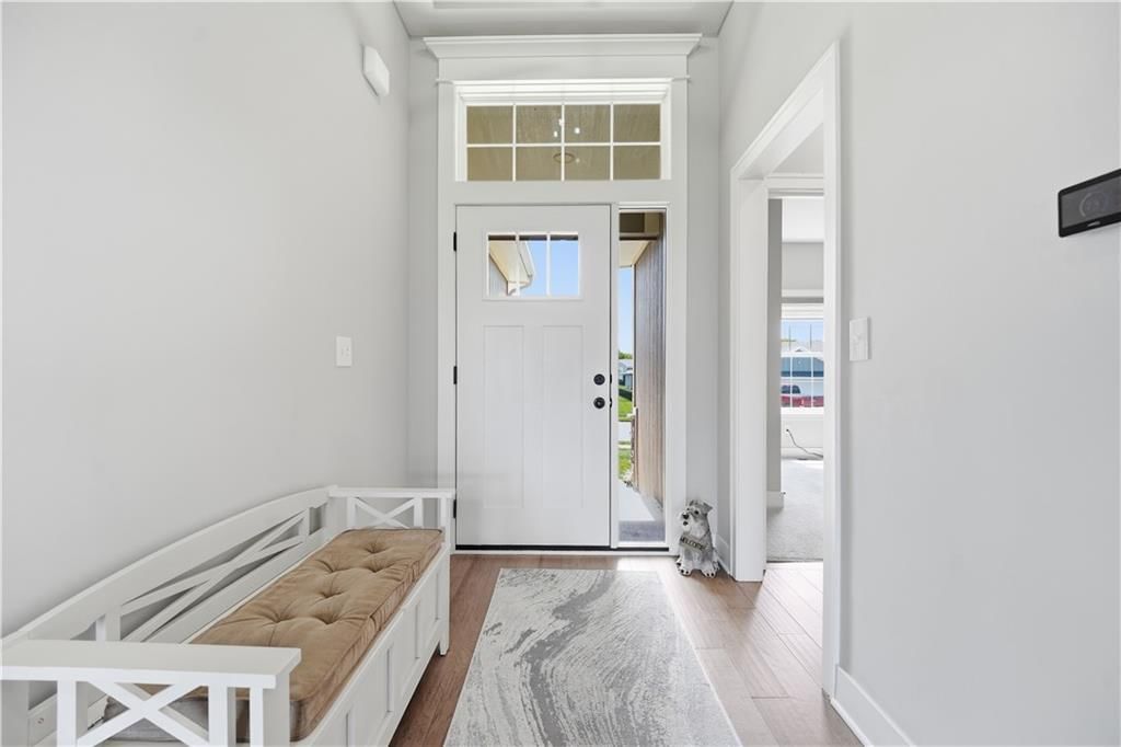 1811 Winchester Drive — photo 2