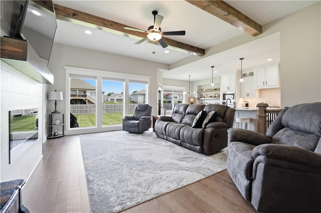 1811 Winchester Drive — photo 5