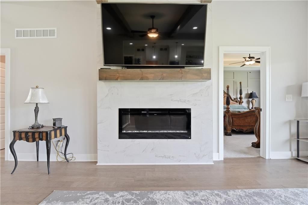 1811 Winchester Drive — photo 6