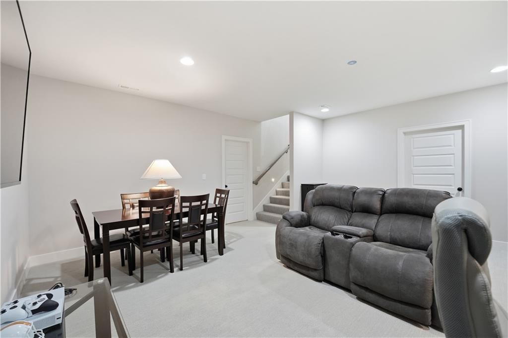 1811 Winchester Drive — photo 21