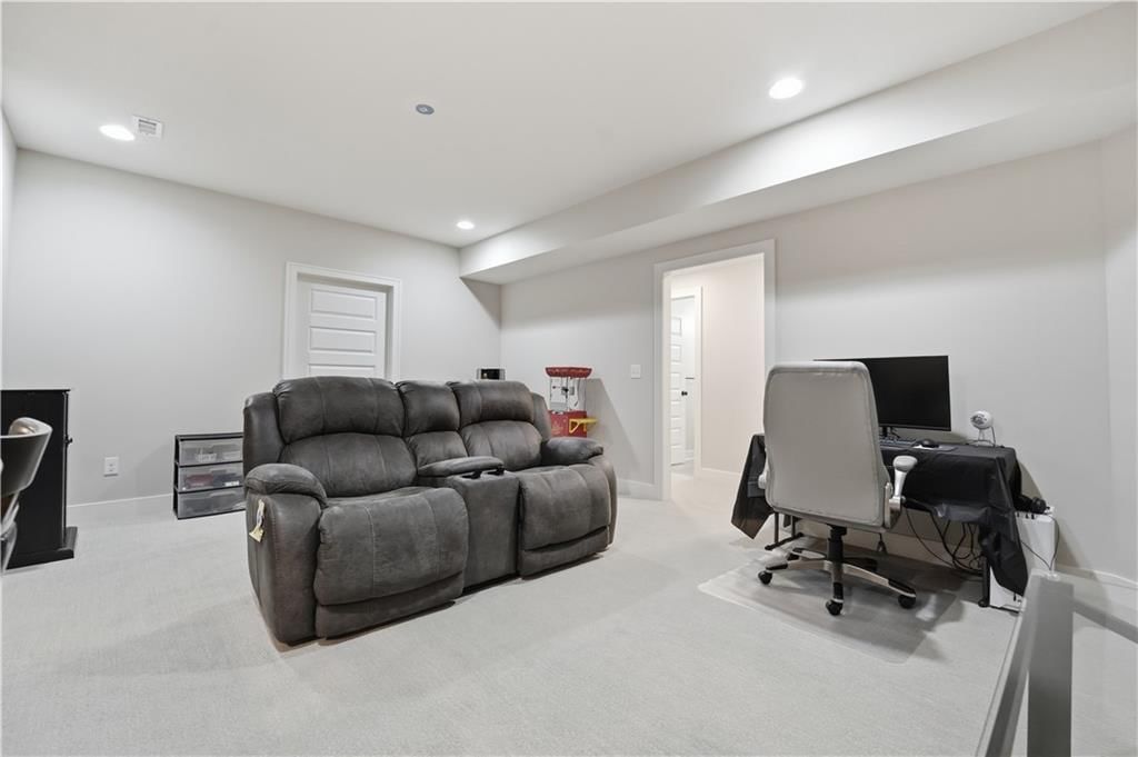 1811 Winchester Drive — photo 22