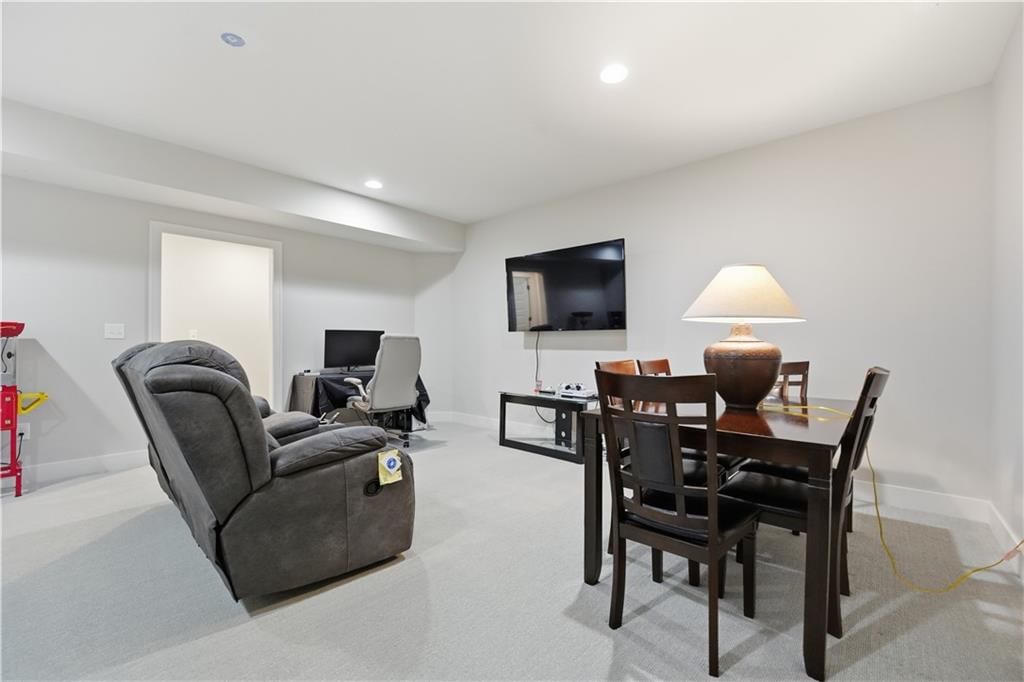 1811 Winchester Drive — photo 23