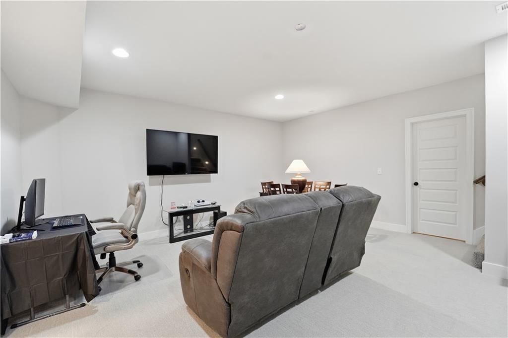 1811 Winchester Drive — photo 24