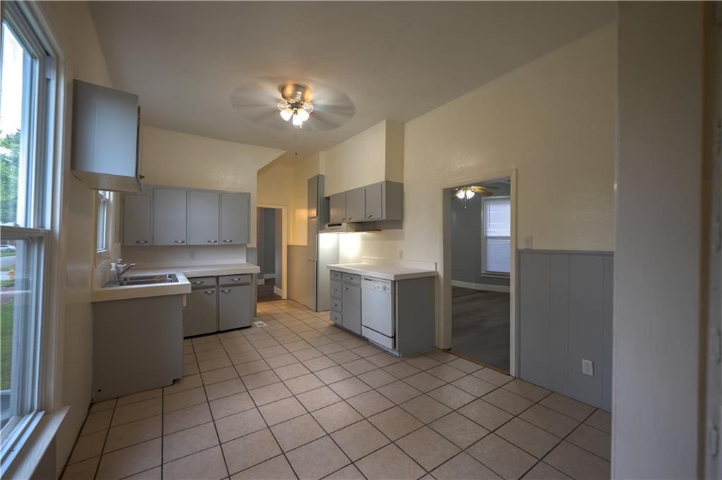 615 W 6th Street — photo 3