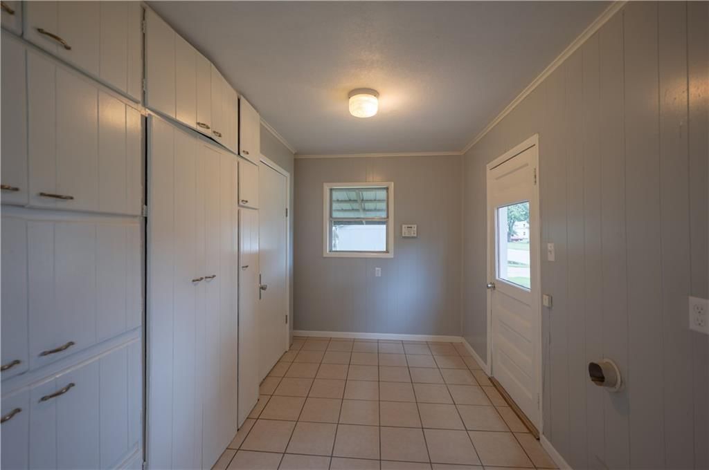 615 W 6th Street — photo 5