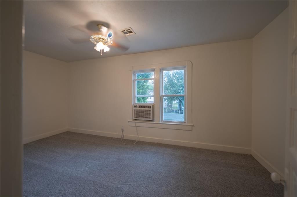 615 W 6th Street — photo 23