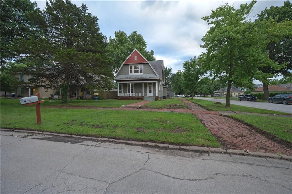 615 W 6th Street — photo 33