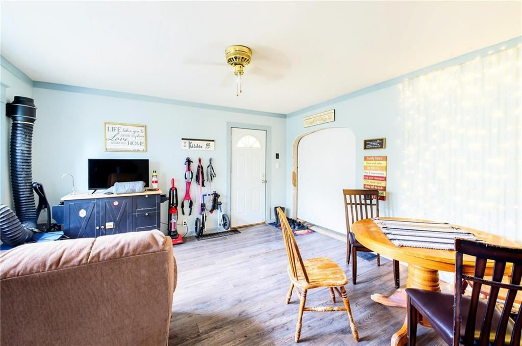 323 N Clinton Street — photo 4