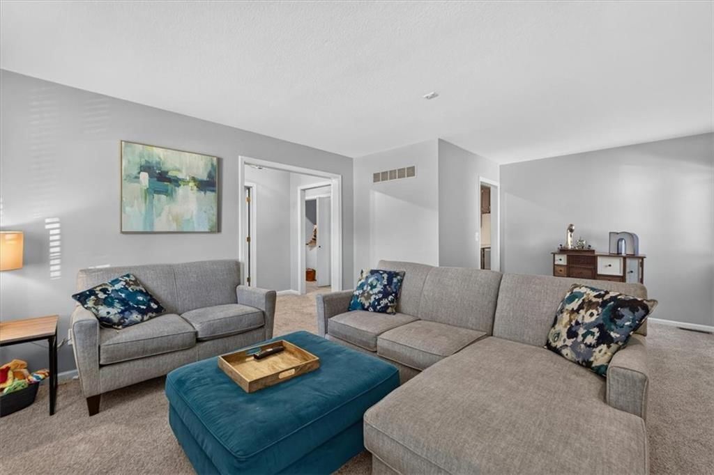 5743 Willow Avenue — photo 10