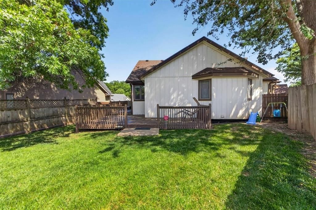 5743 Willow Avenue — photo 37