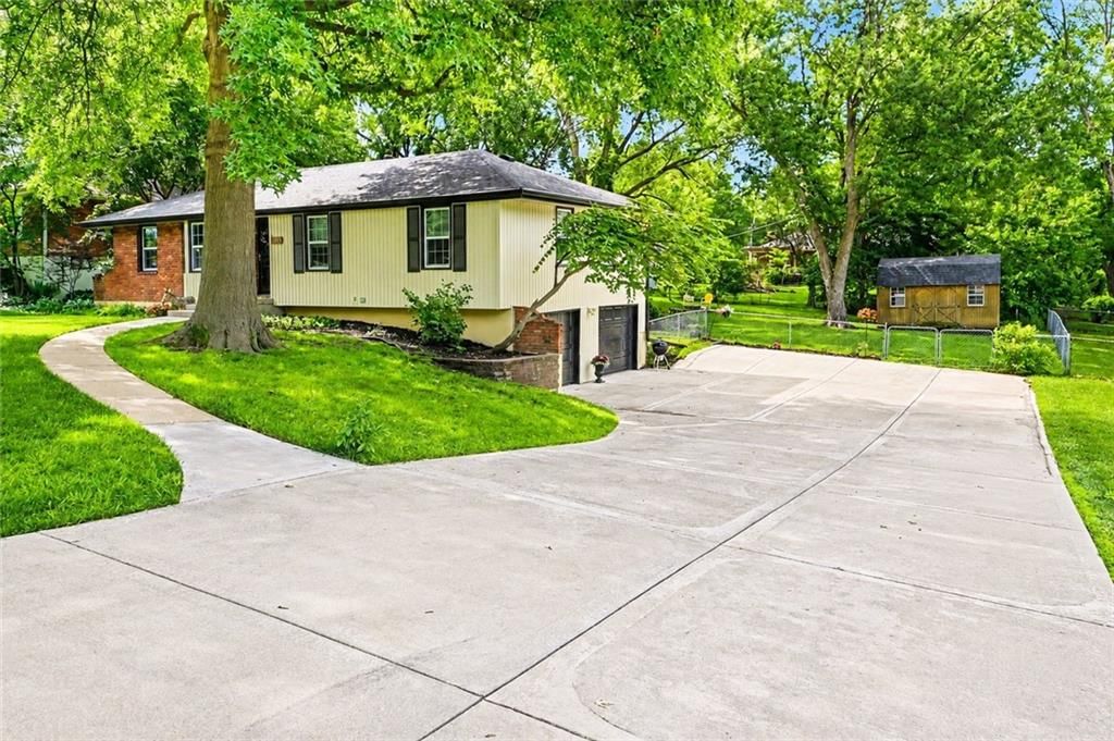 2407 NW 88th Street — photo 2