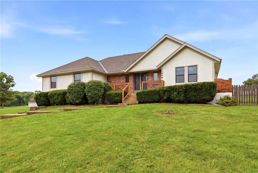 1008 NE Remington Court — photo 2