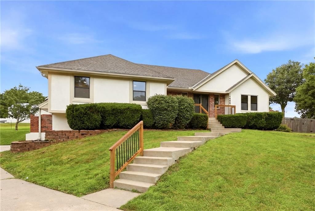 1008 NE Remington Court — photo 3