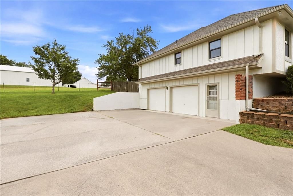 1008 NE Remington Court — photo 4