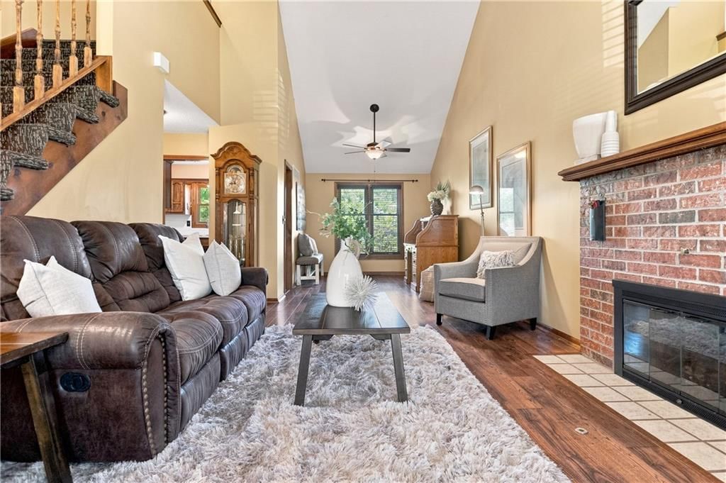 8406 N Crawford Avenue — photo 2