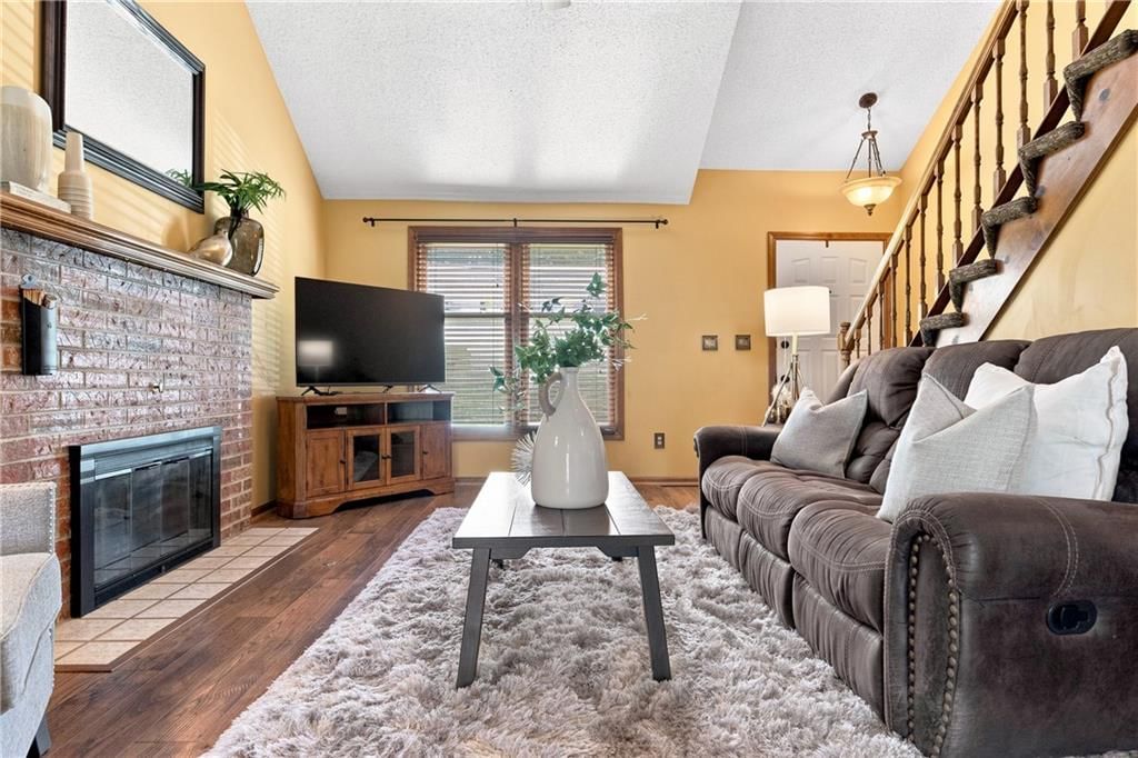 8406 N Crawford Avenue — photo 4