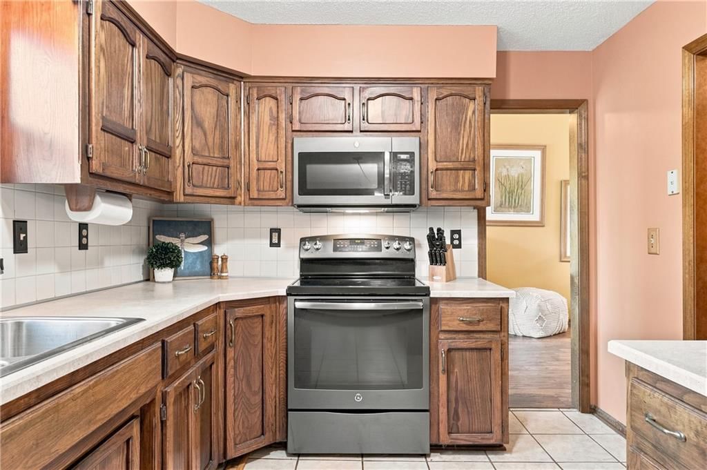 8406 N Crawford Avenue — photo 10