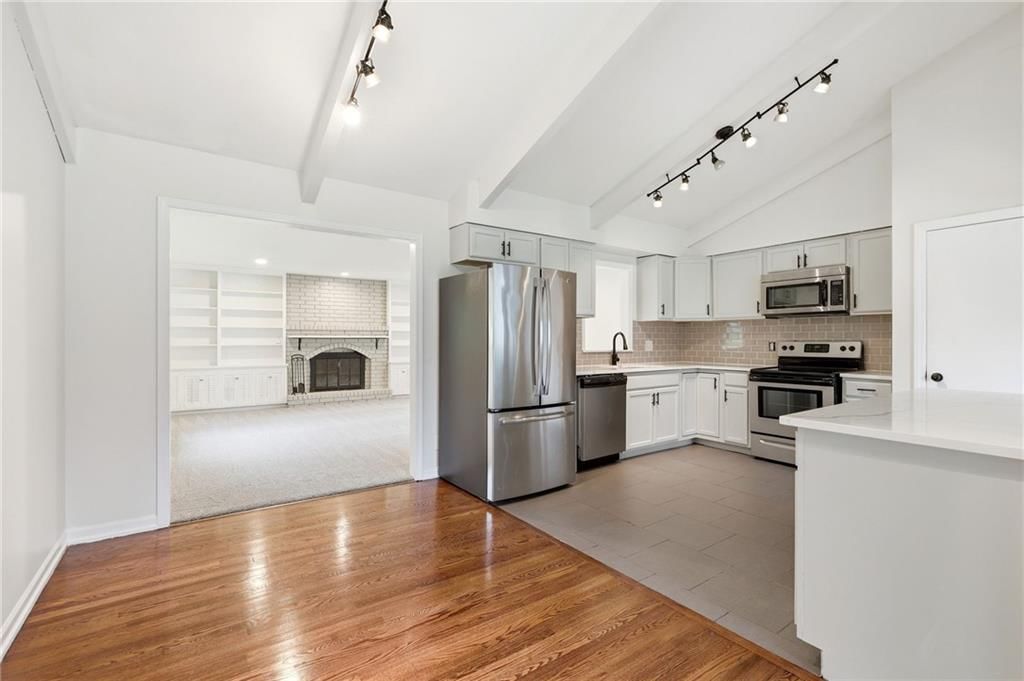 1702 NE Shady Lane Drive — photo 10