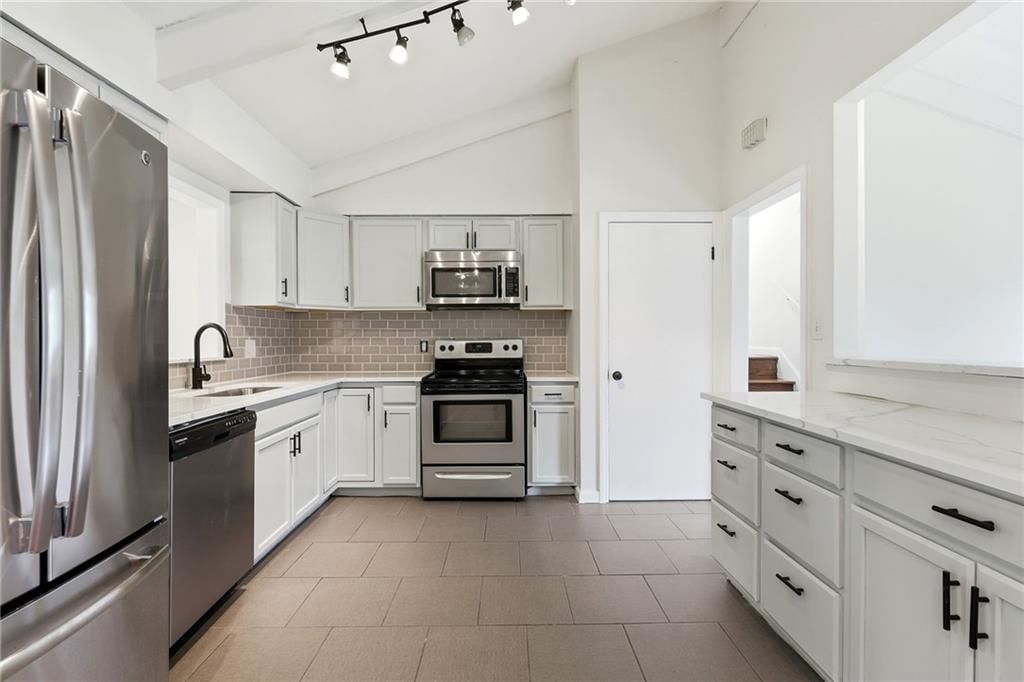 1702 NE Shady Lane Drive — photo 12