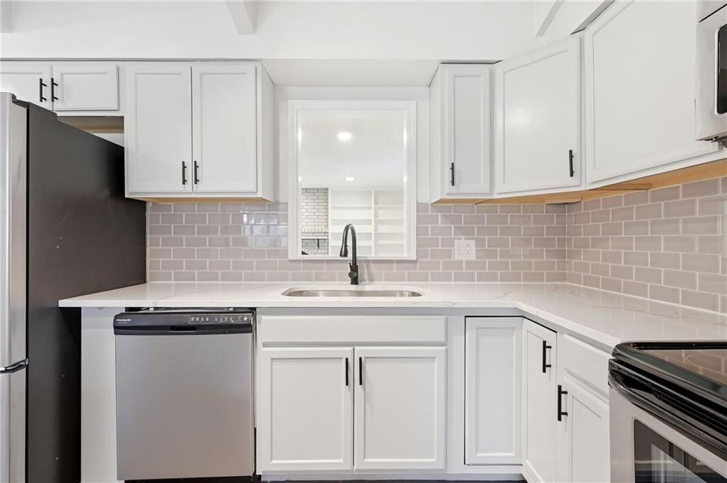 1702 NE Shady Lane Drive — photo 15