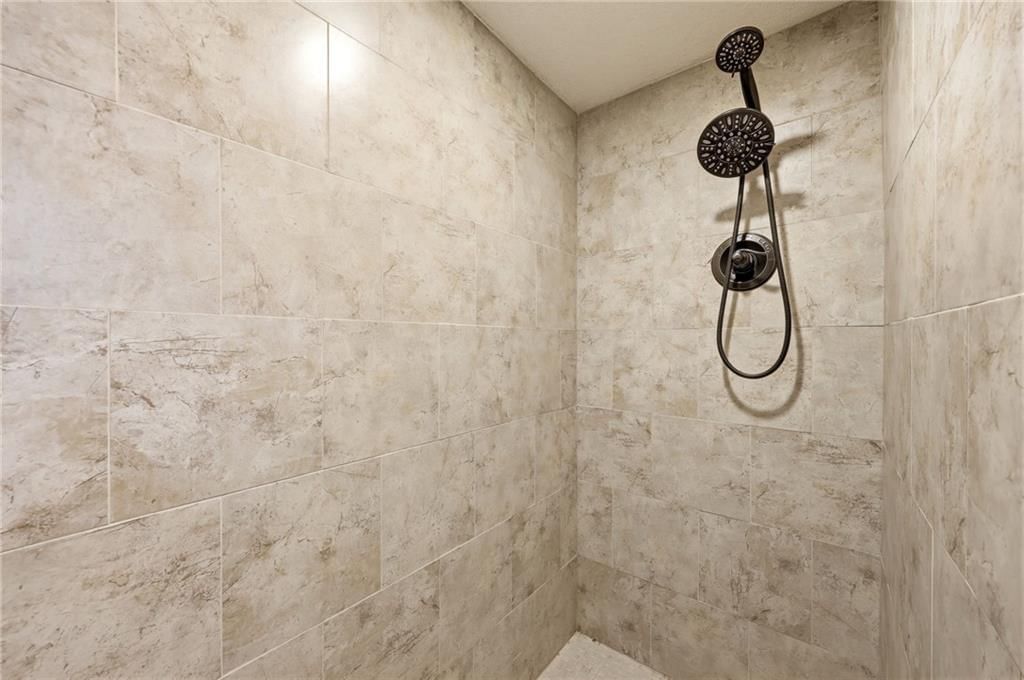 1702 NE Shady Lane Drive — photo 37