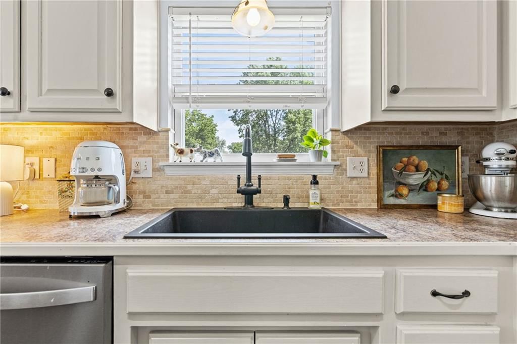 1010 NW Scenic Drive — photo 11