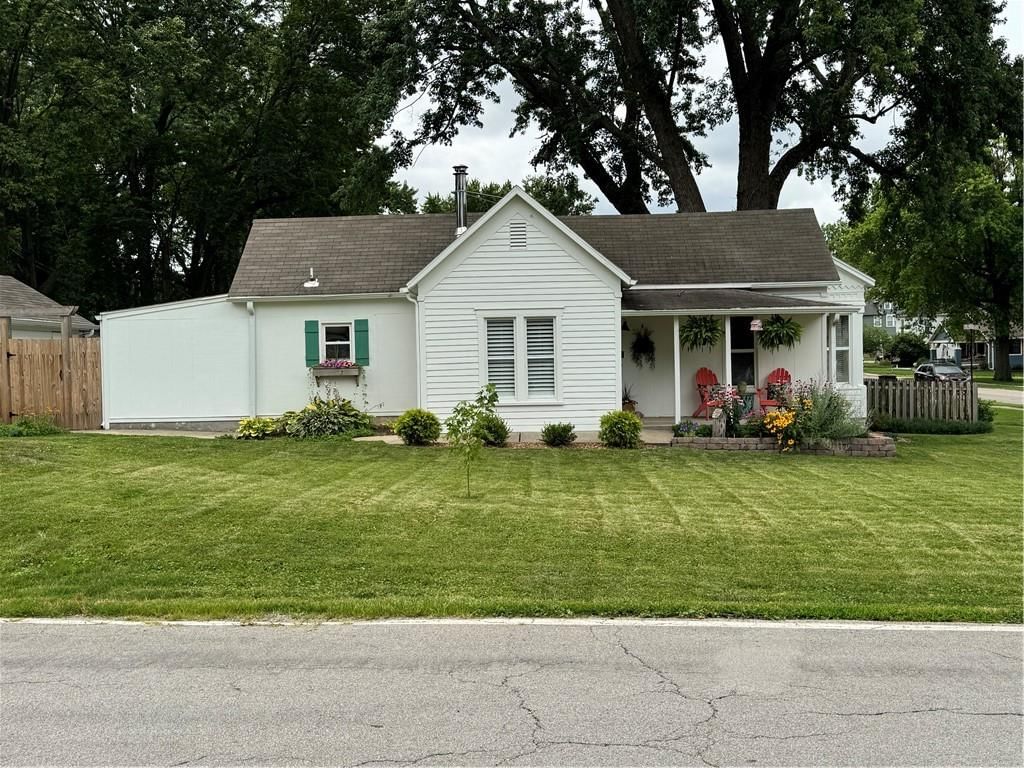 315 NE DOUGLAS Street — photo 4
