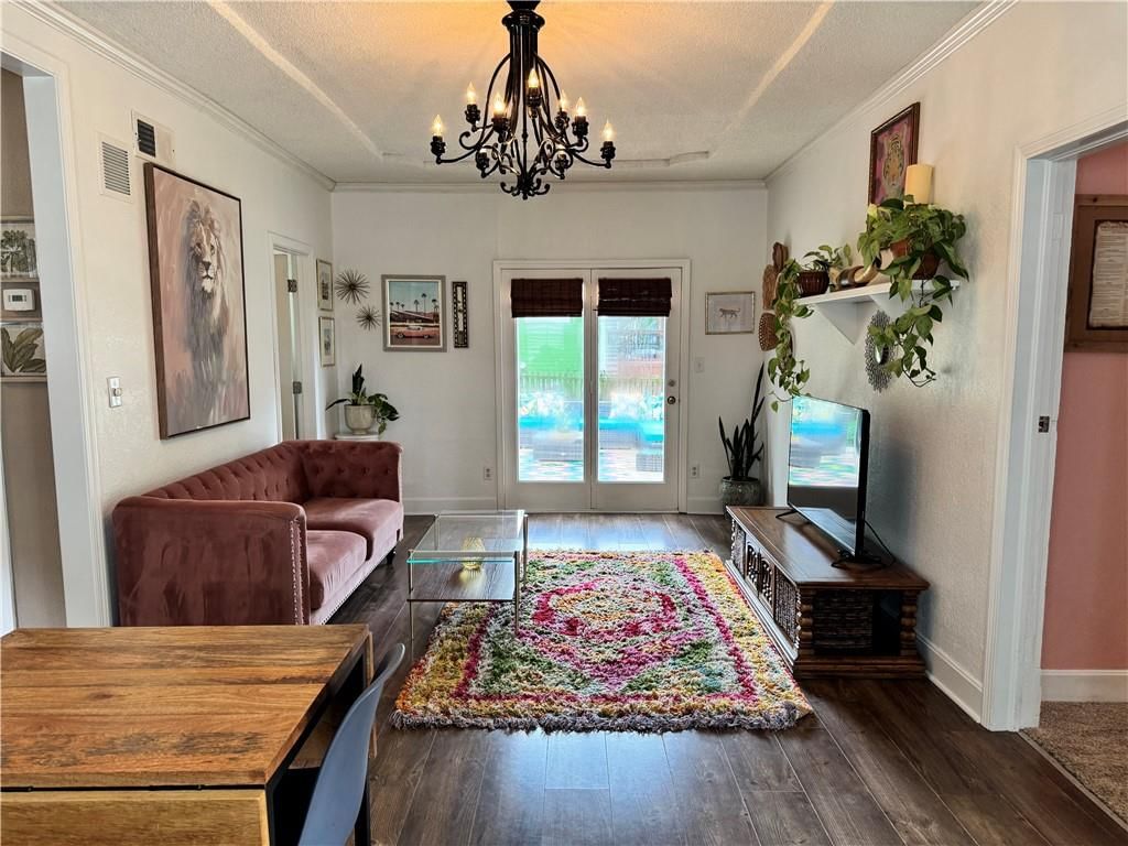 315 NE DOUGLAS Street — photo 11