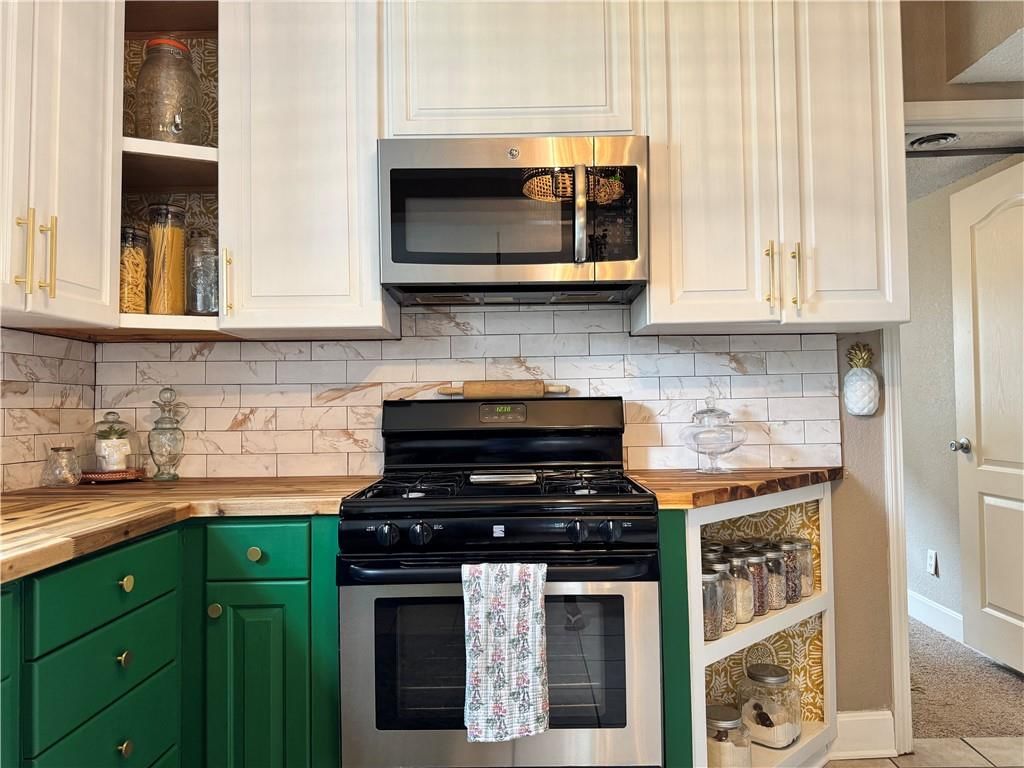 315 NE DOUGLAS Street — photo 17