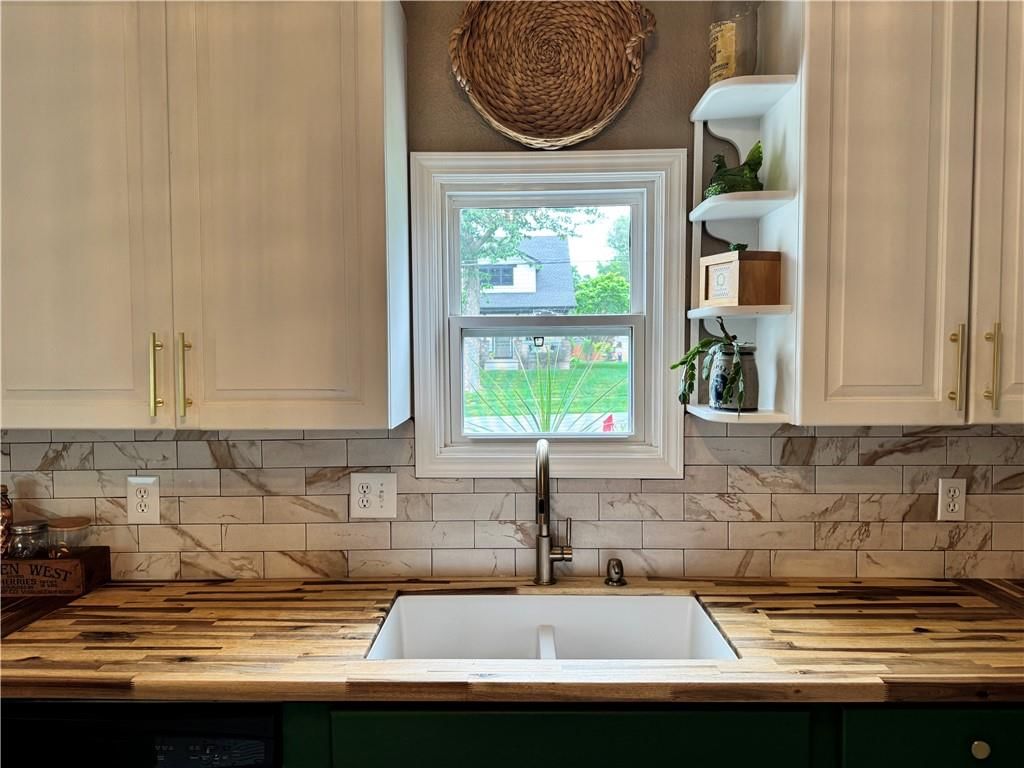315 NE DOUGLAS Street — photo 18