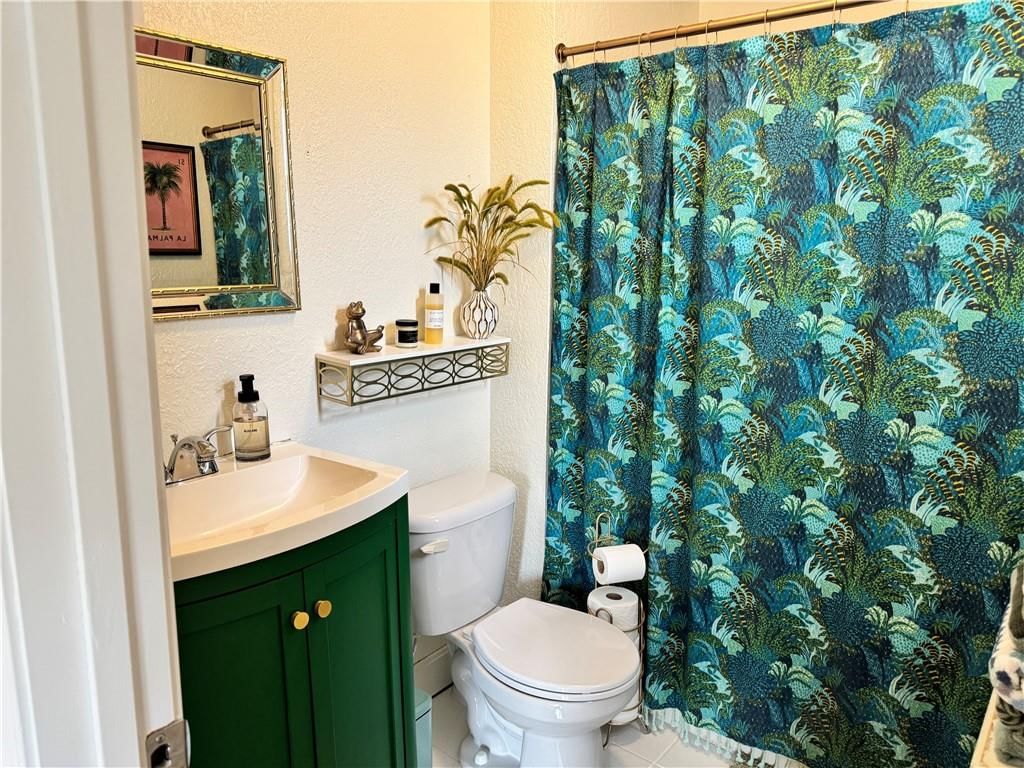 315 NE DOUGLAS Street — photo 23