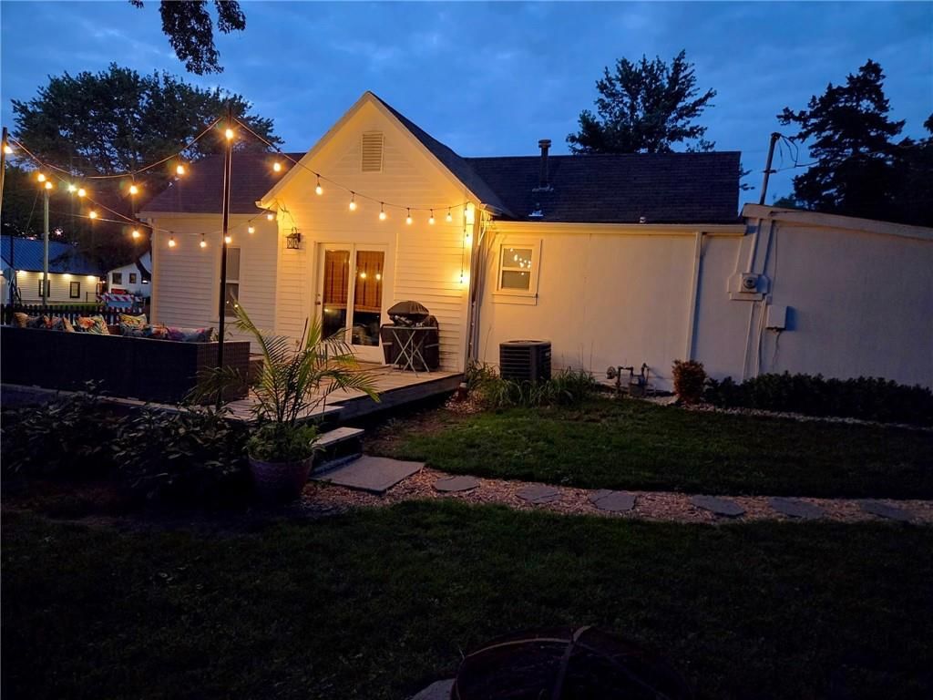 315 NE DOUGLAS Street — photo 26